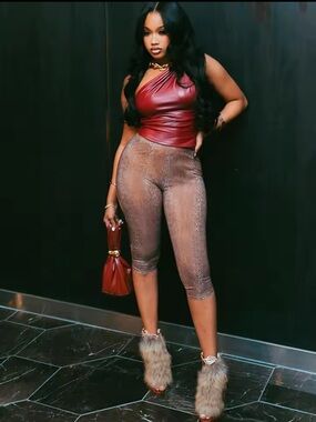 Top and bottom Capri set